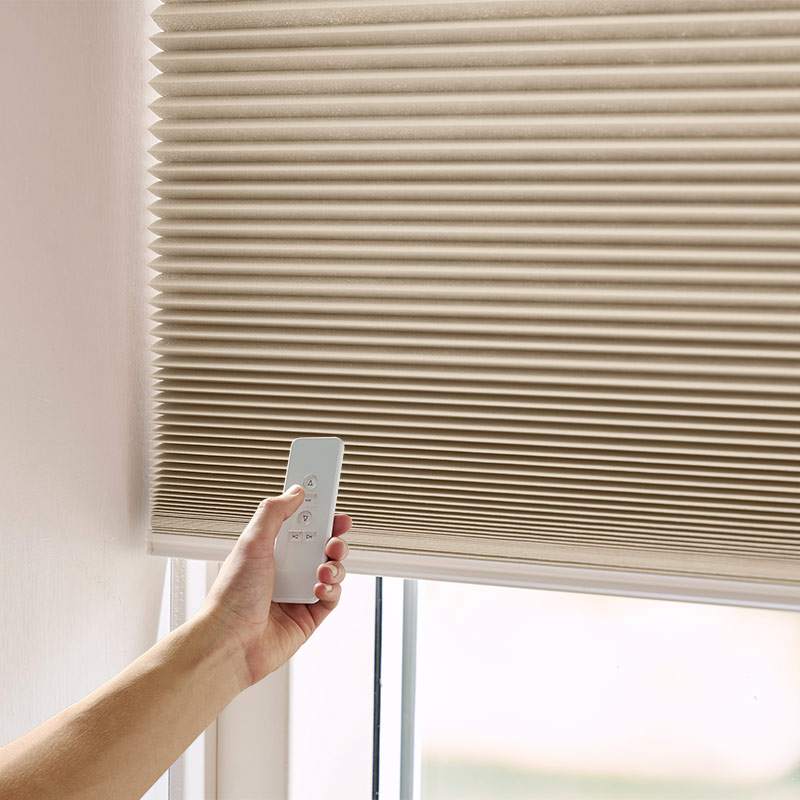 Plisségardin m/motor lystett Lys beige – Dobbelt stoff