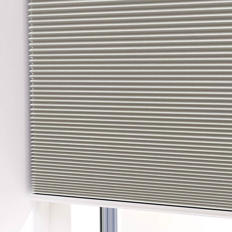 Plisségardin lystett easylift m/grep Varm lys grå – Dobbelt stoff