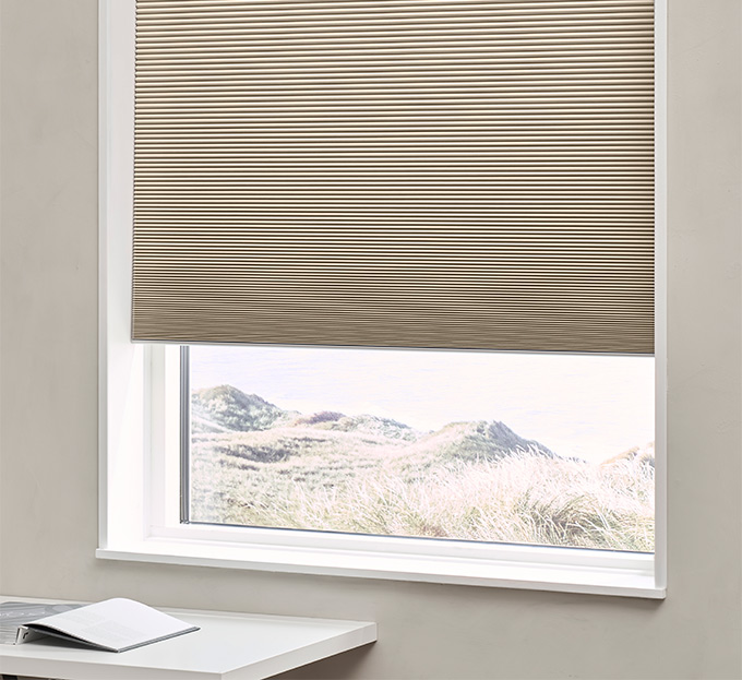 Plisségardin m/snortrekk lystett Lys beige – Dobbelt stoff